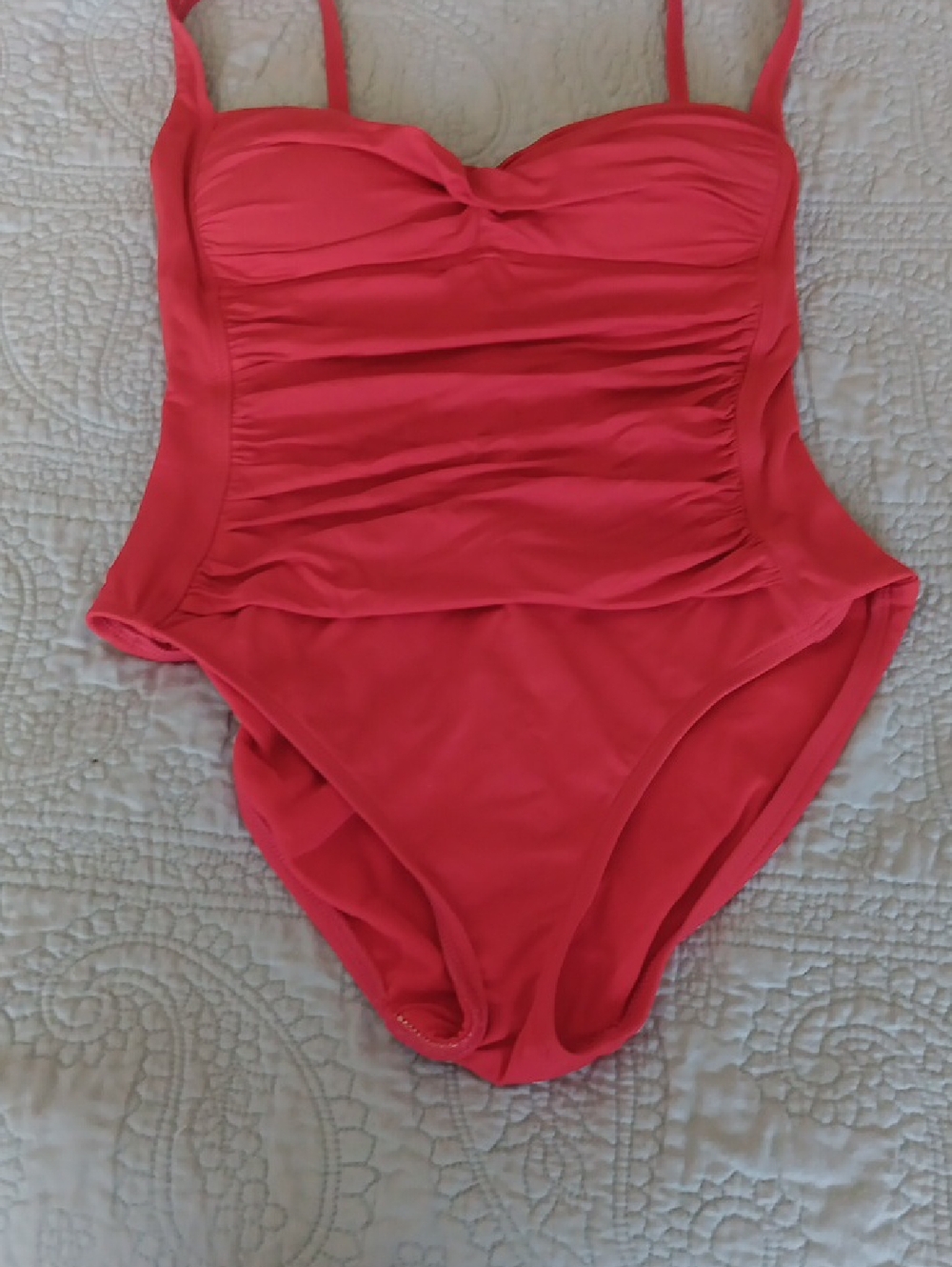 La Blanca Swimwear,in a size 6 ,Red.Great Condition.1piece